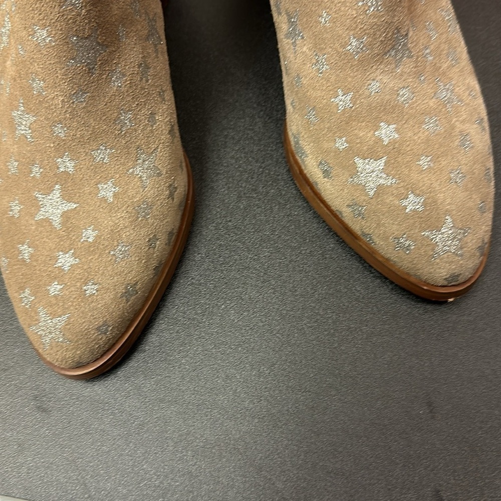 Steve Madden Suade tan / silver star zip ankle booties with pointed toe size 8 - Picture 4 of 12